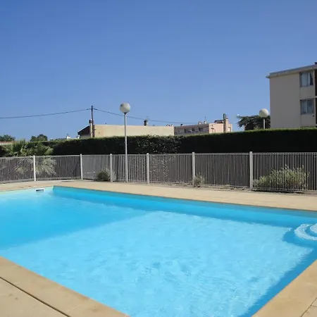 Avec Piscine Et Place De Parking Prive !